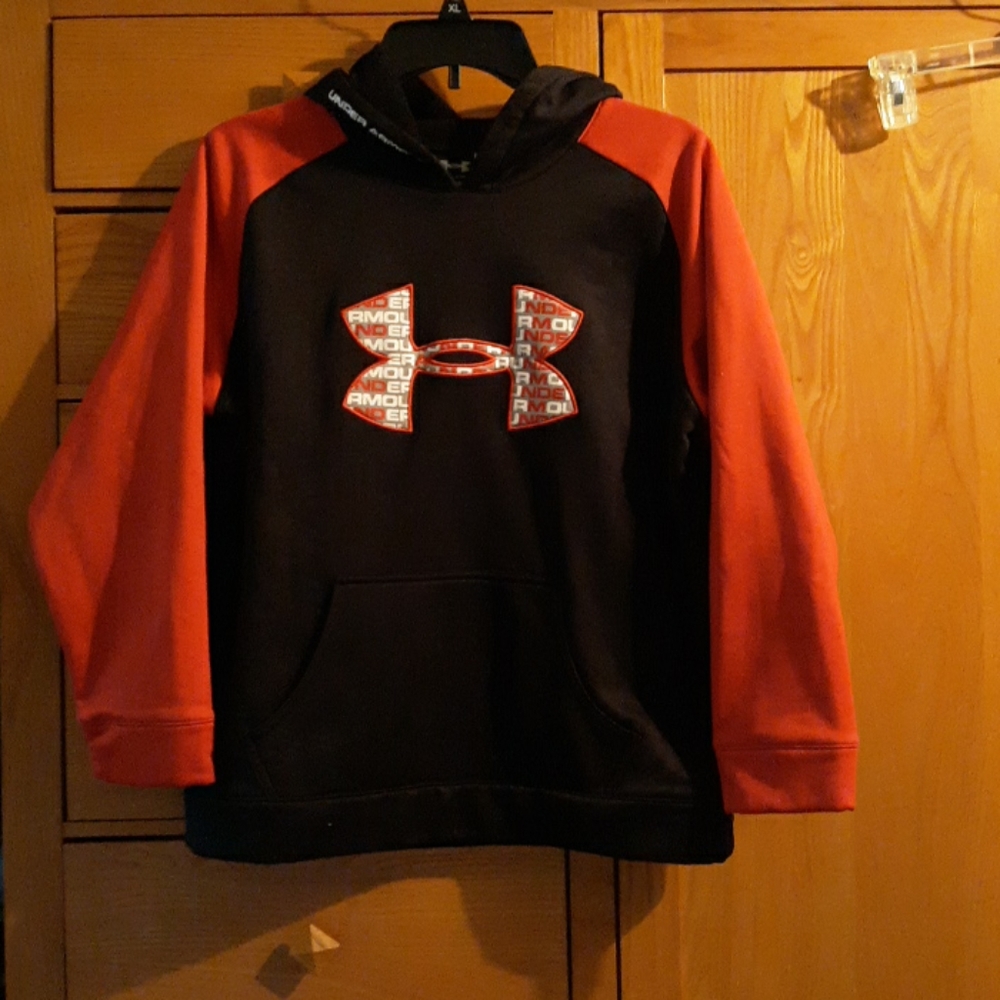 UNDER ARMOUR HOODIE